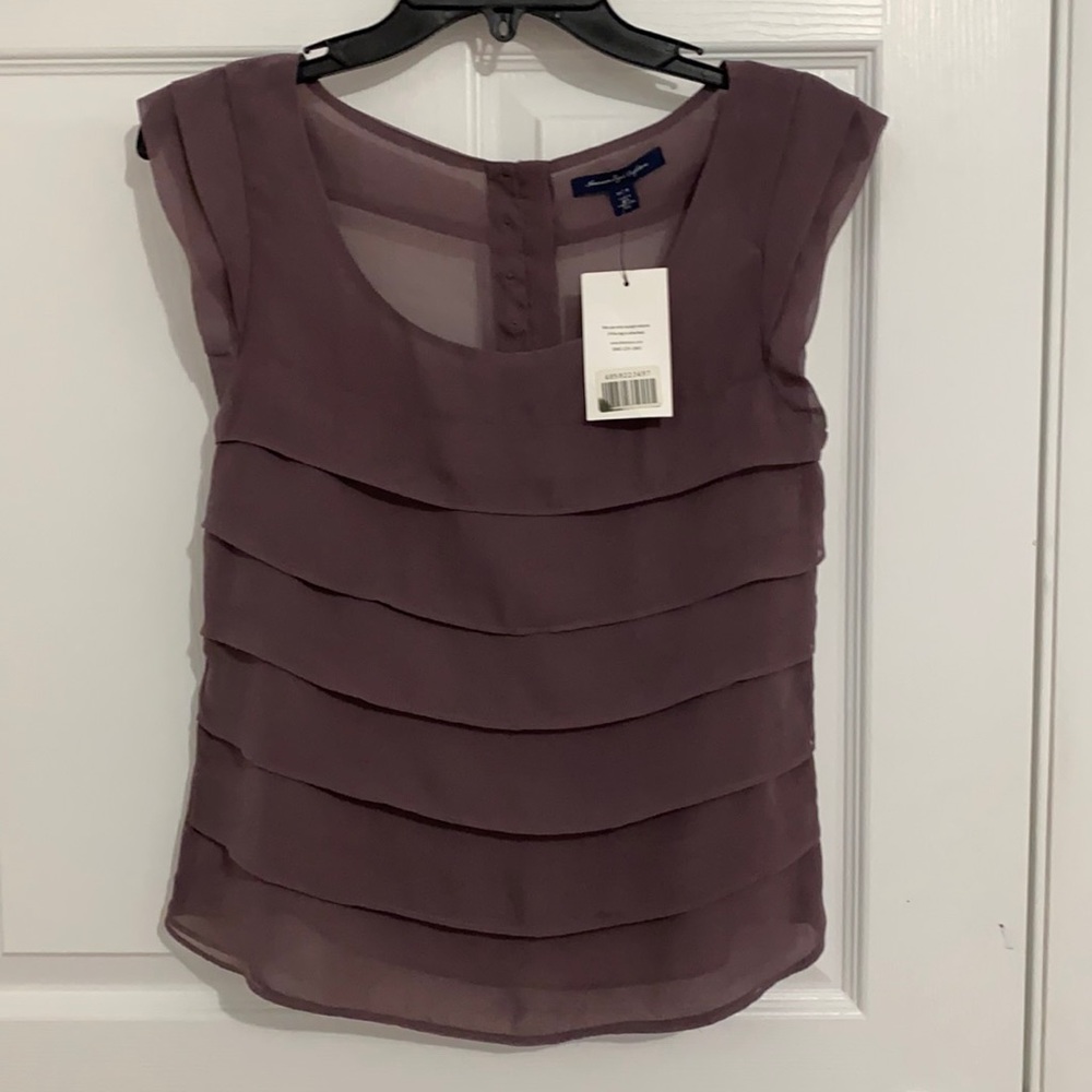 Women’s tiered top.